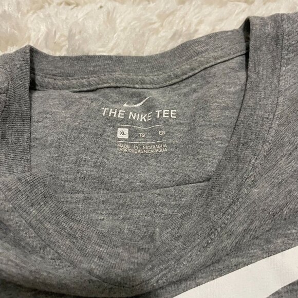 NIKE The Nike Tee Mens XLarge Grey Short Sleeve Tshirt - Picture 2 of 5